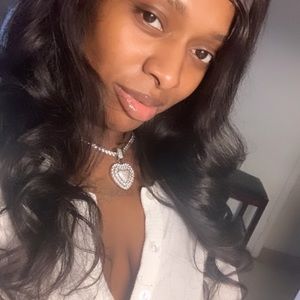 Meet your Posher, Lia